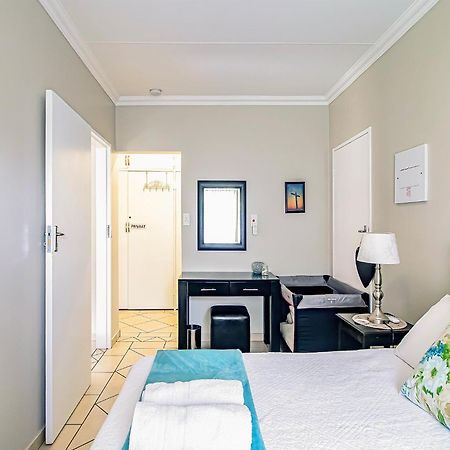 Leozet Self Catering Apartment Претория Экстерьер фото