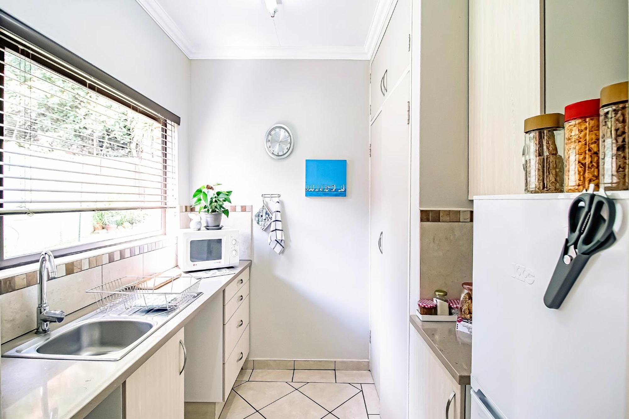 Leozet Self Catering Apartment Претория Экстерьер фото