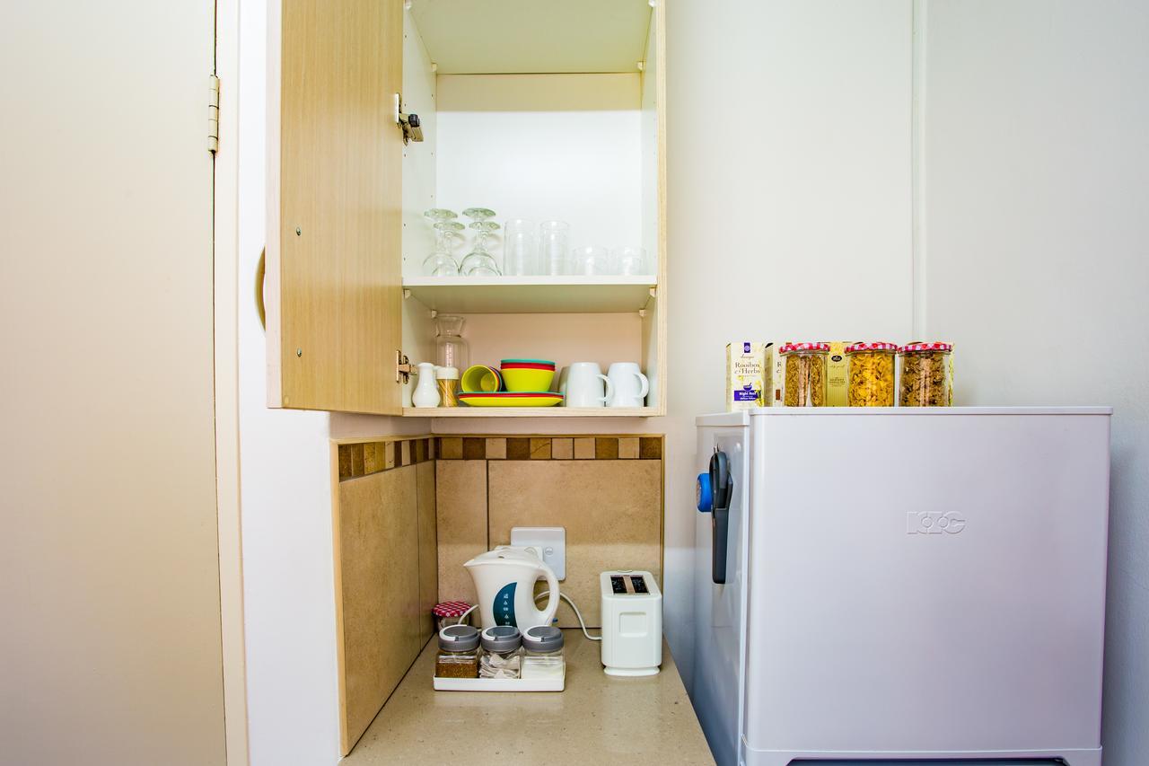 Leozet Self Catering Apartment Претория Экстерьер фото