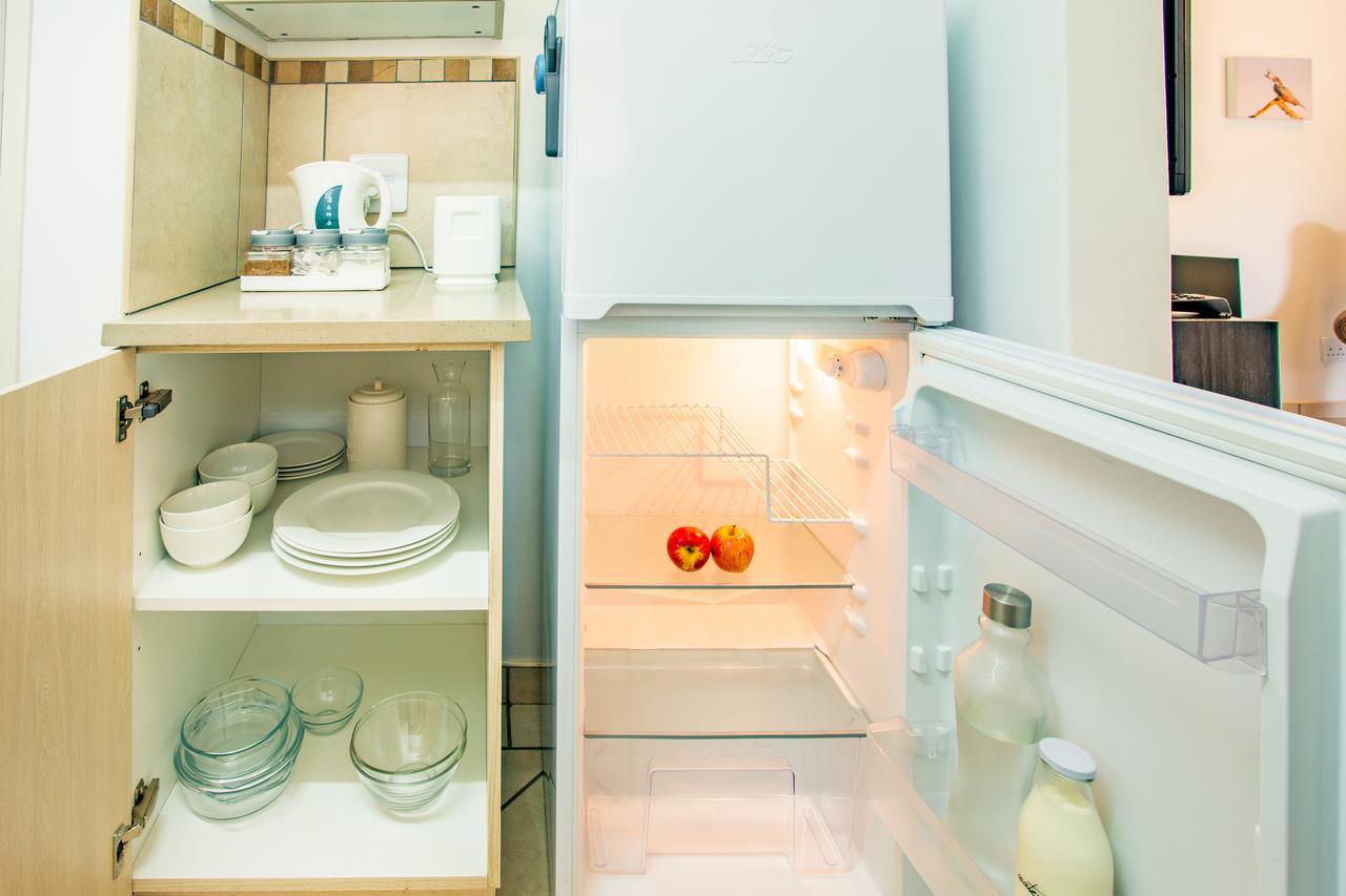 Leozet Self Catering Apartment Претория Экстерьер фото