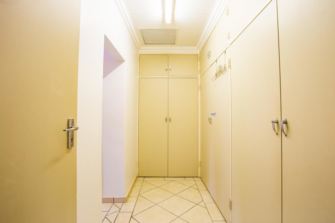 Leozet Self Catering Apartment Претория Экстерьер фото